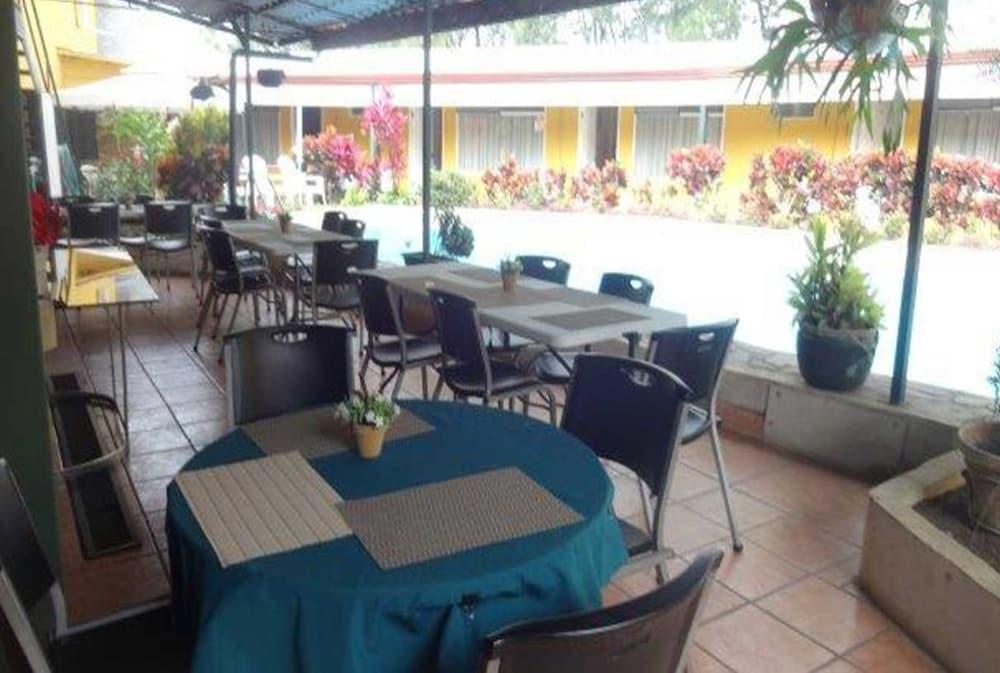 Hotel Puerta Del Sol - San Jose Airport 외부 사진