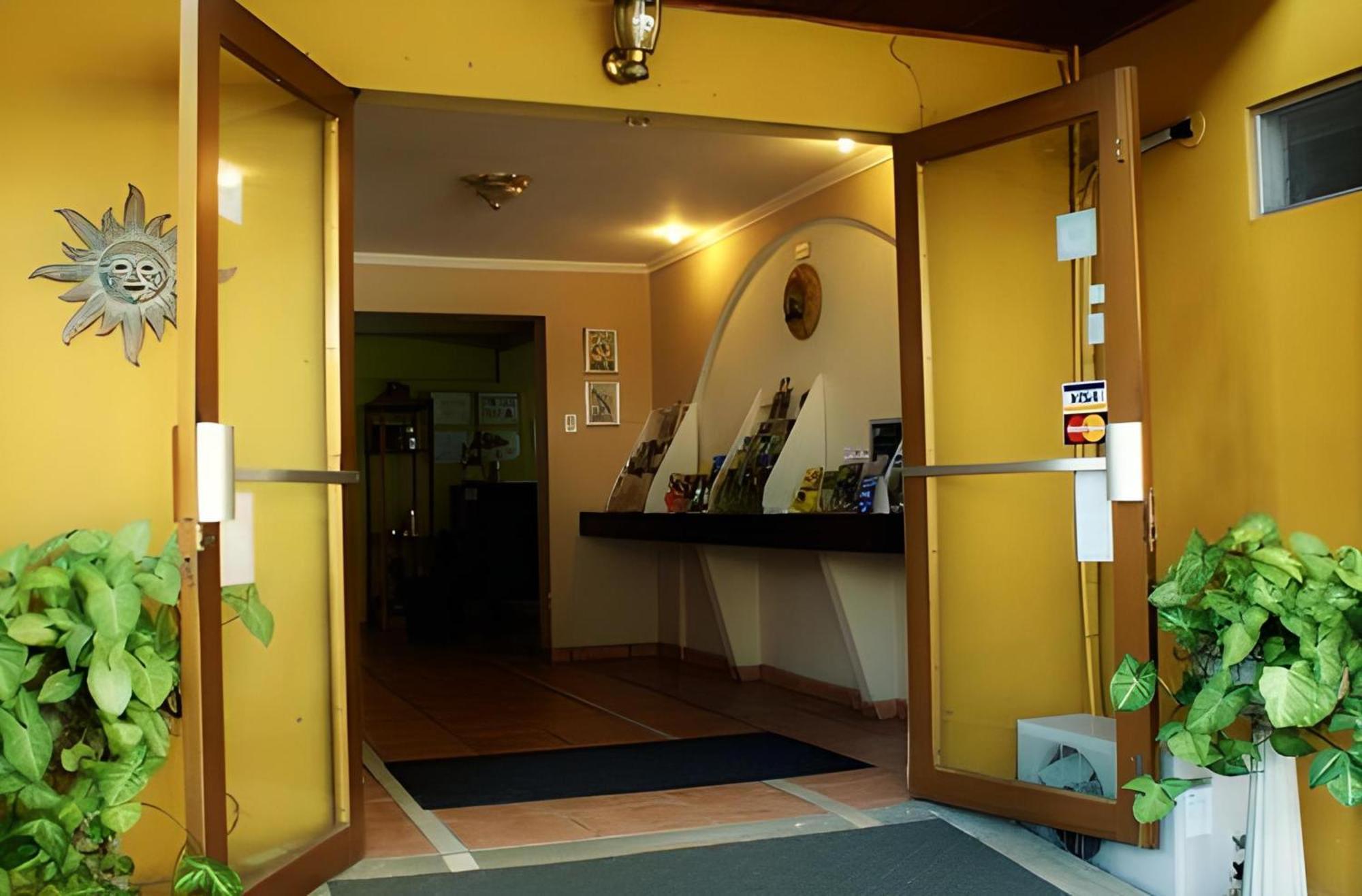 Hotel Puerta Del Sol - San Jose Airport 외부 사진